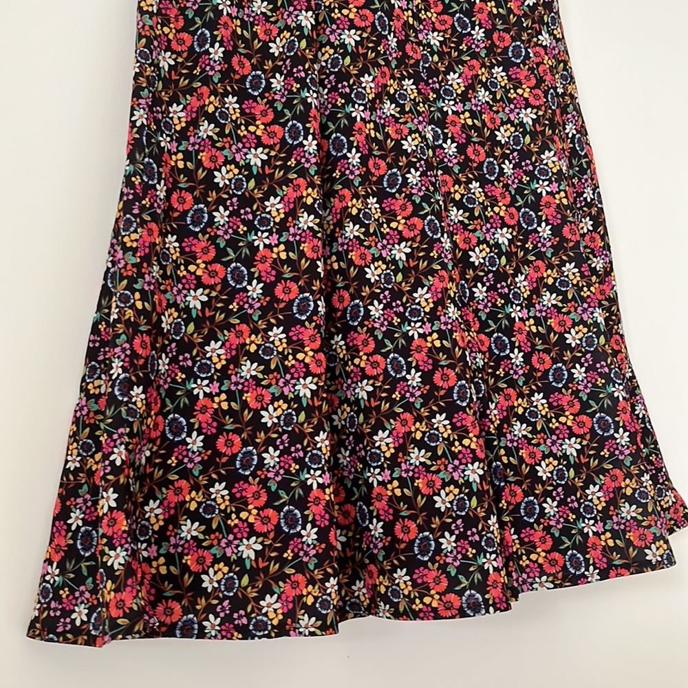 REVIEW Daisy Chain Black Floral Fit and Flare Midi Dress - Picture 8 of 14
